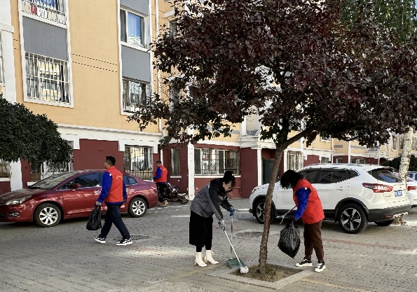 城市燃熱集團城發供熱橋靠分公司黨總支部協助呼哈路社區開展“民生微實事”活動 (3).jpg 城市燃熱集團城發供熱橋靠分公司黨總支部協助呼哈路社區開展“民生微實事”活動 (3).jpg